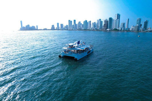 TOUR POR LAS ISLAS EN CATAMARÁN