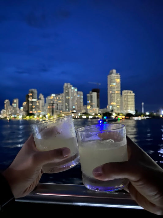 TOUR NOCTURNO POR LA BAHIA EN CATAMARÁN