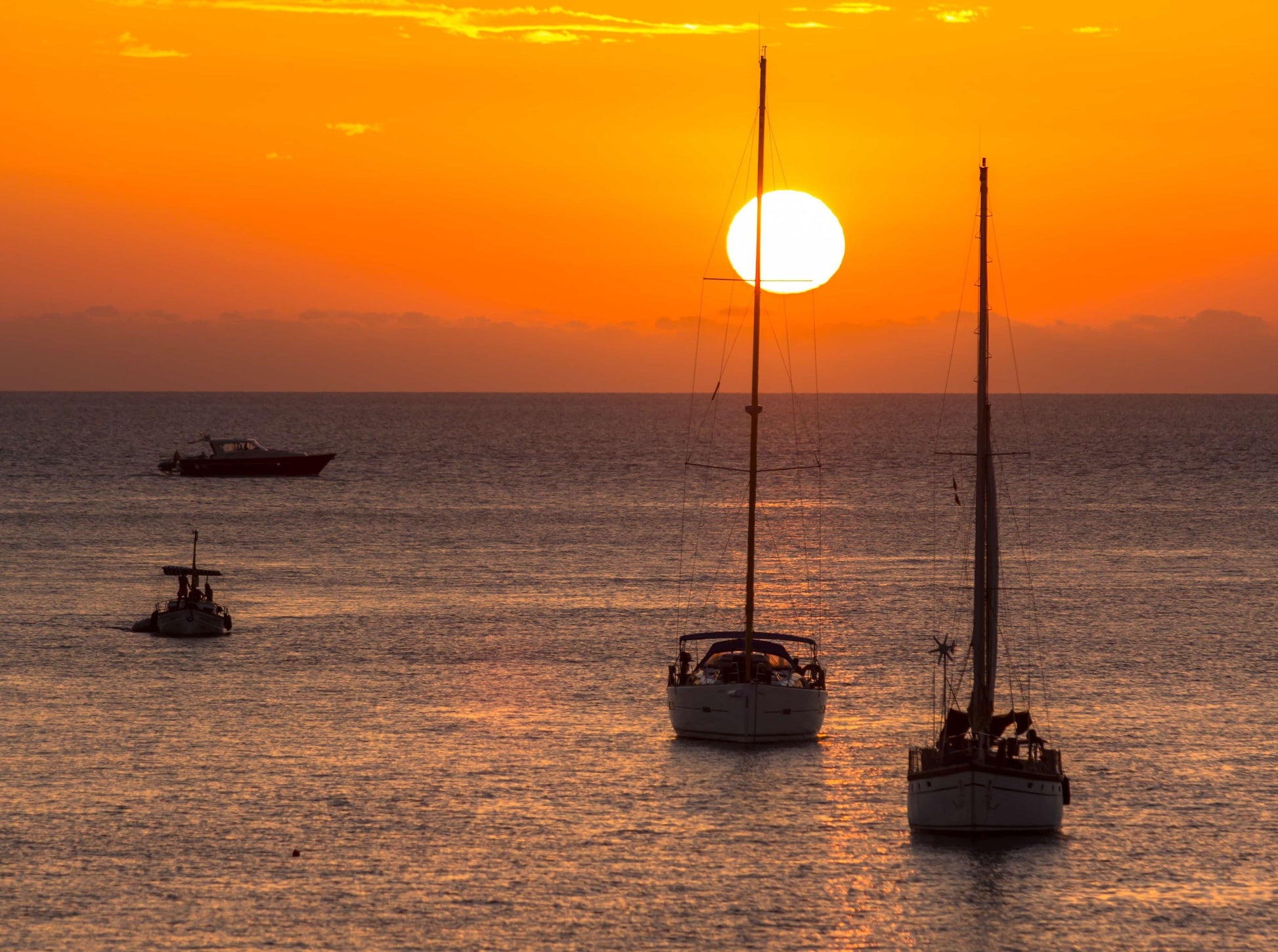 AMANECER EN VELERO