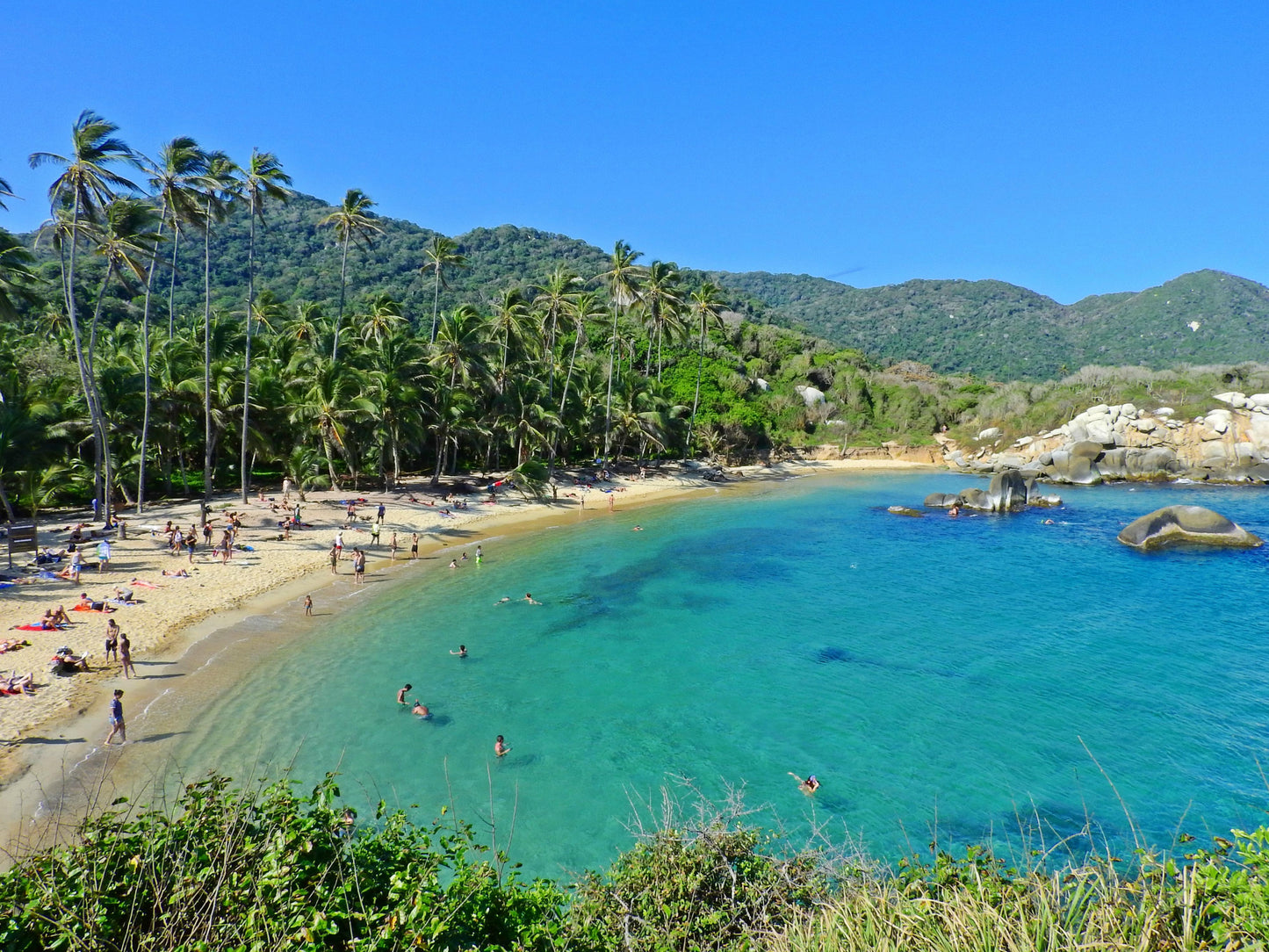 PLAYA CRISTAL SANTA MARTA