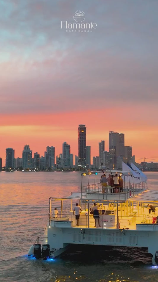 ATARDECER POR LA BAHIA EN CATAMARÁN