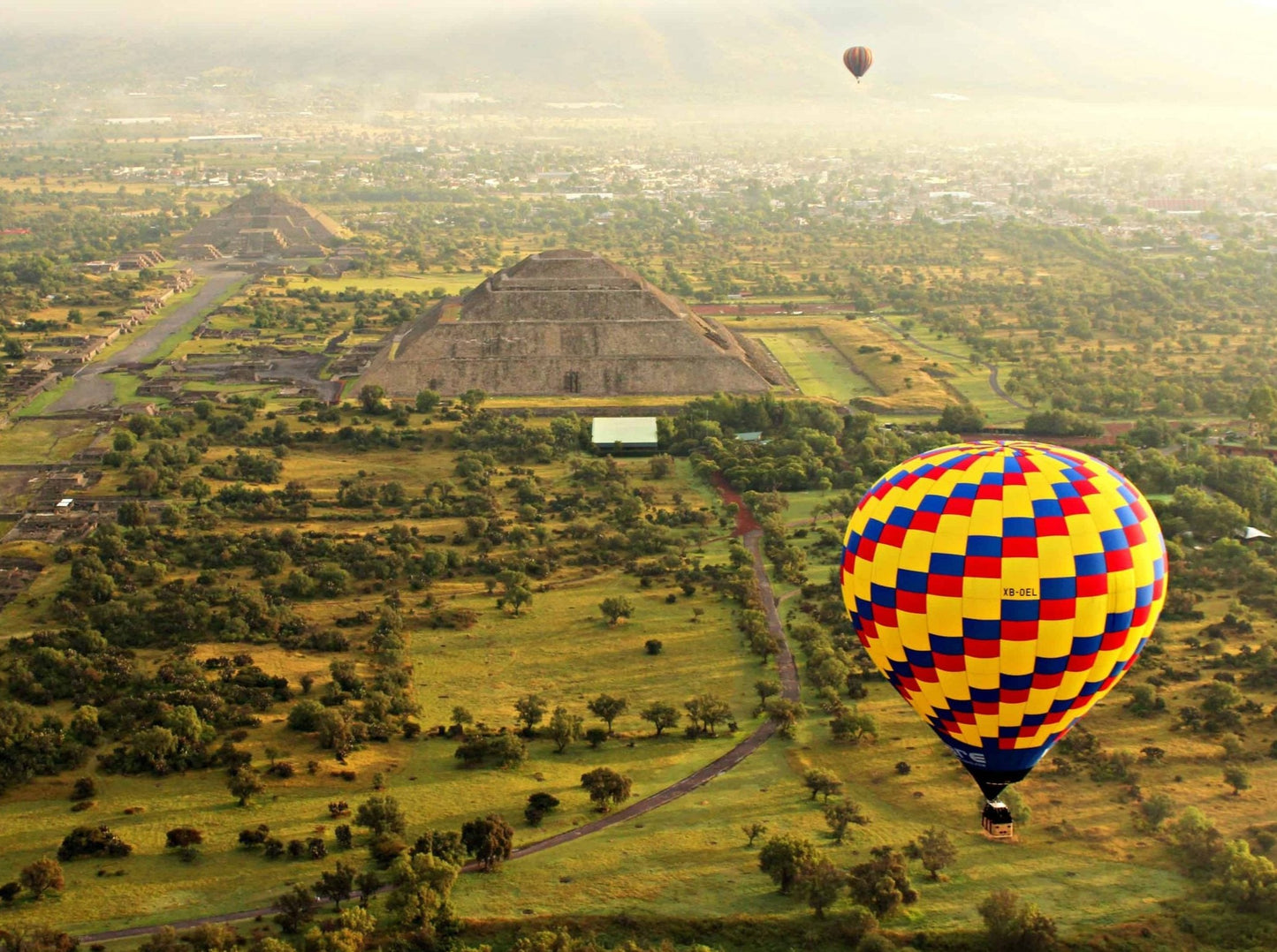 VUELO EN GLOBO - TEOTIHUACÁN ZONA ARQUEOLÓGICA + BASILICA