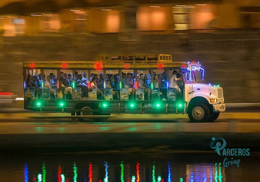 Recorrido nocturno por la ciudad en Chiva Rumbera