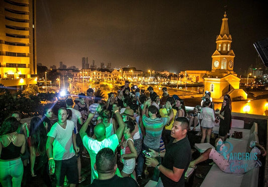 Recorrido nocturno por la ciudad en Chiva Rumbera